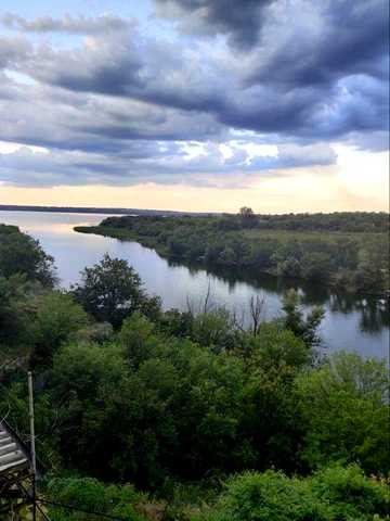 Дача на березі затоки