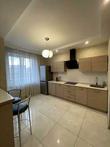 Дмитрівська вул., 75
