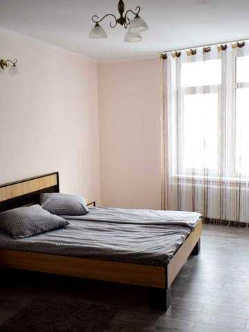 Продам кв в центрі по вул,РОКСОЛАНА 16 ЖК Роксолана 16