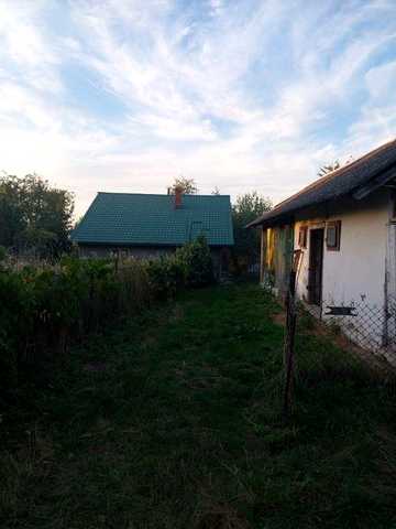 2 будинки в с.Ролів та земля