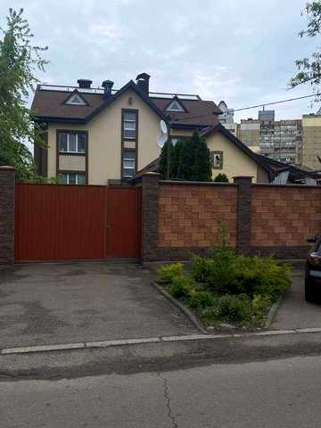 Дом 2-кімнатний 70 м.кв. на території таунхауса в Дарн.районі. Власник