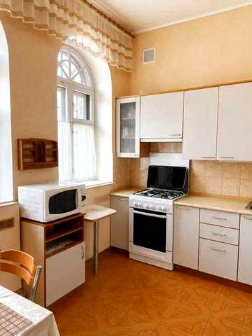 Продаж будинку Поділ 3 поверхи 203м2 6 кімнат  №17102