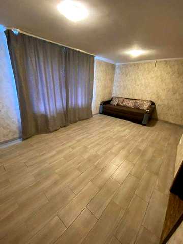Продам 1-кімнатну квартиру 37,5 м² + 3 м² жилий балкон  + НОВИЙ ГАРАЖ +Централізоване опалення + 2 підвальні приміщення