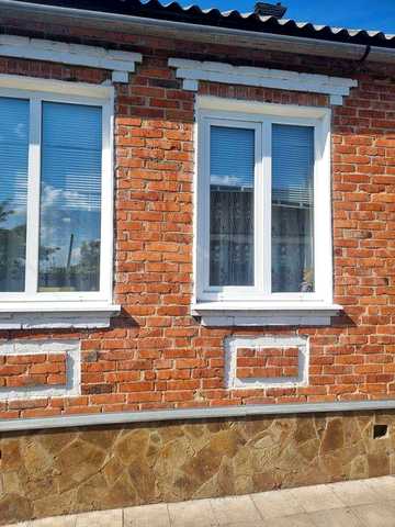 Здається будинок з ділянкою у смт Золочів (Харківської області)