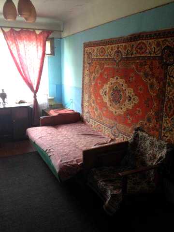 1-кімн. киівка пятий поверх 32,0 м кв. вул Скальда під ремонт.