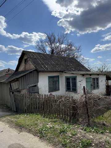 Срочно продам пів хати в центрі Добровеличківки