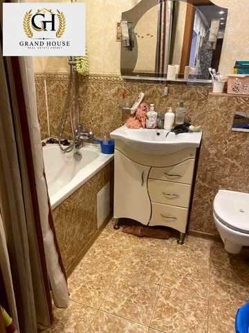 Продам 3-и кімнатну квартиру на Жадова.