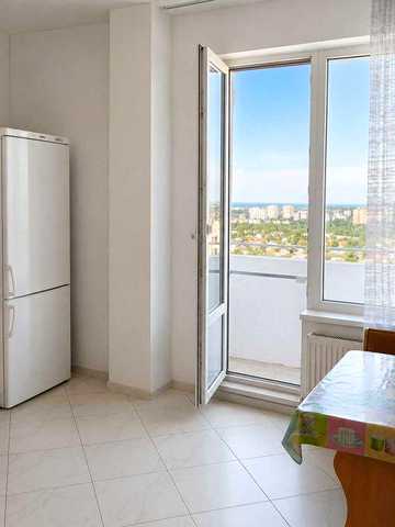 3-комнатная 72 м² с ремонтом, ЖК Уютный, панорамный вид