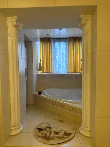 Продажа 3 кімнатна квартира вул.Тополева,4/8 125м ремонт, метро Вокзальна