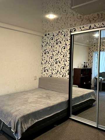 Актуально! 1 к.кв. на  метро Печерська. Газ, 4й поверх, метро 3хв.пішки!