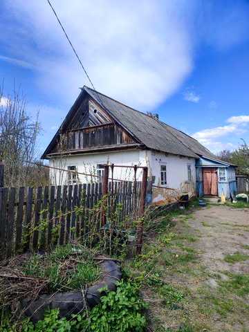 Продам хату в центрі села Левків