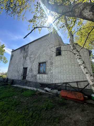 Продам 2-поверховий цегляний будинок