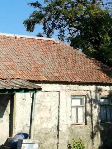 Продам старий будинок з присадибною ділянкою, понад річкою. Сертифікат