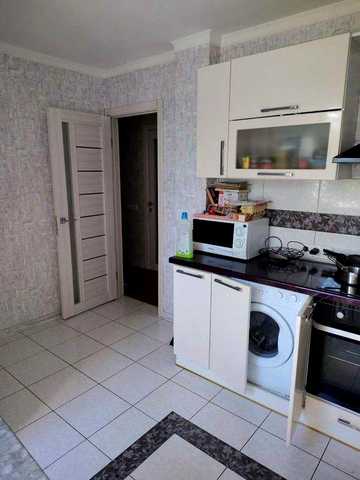 92842 Продам двухкомнатную на набережной,Центр(стрелка) метро Левада.