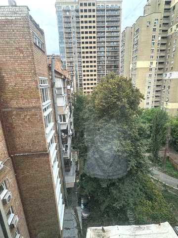 Без комісії. Продаж 3-кімнтана. Центр. В.Васильківська 112