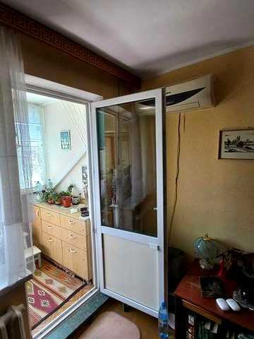 Без %  Продам 2-х кімн. квартиру Воскресенка вул. Остафія Дашкевича (Курнатовського) 2а, у дворі сосновий ліс, метро Чернігівська, Чорних запорожчів