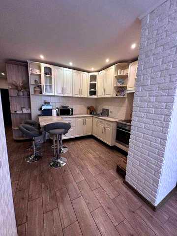 Продам 2-кімнатну квартиру 74 м² для родини| Бочарова | 29 м² кухня-вітальня | 2 санвузли | Генератор
