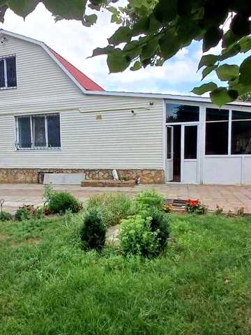 Продам будинок 209 м.кв, з жилим підвалом, грубою та хоз. постройки.
