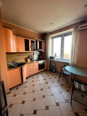 Сдам 2р. Л.Украинки, 29, ремонт, сталинка, м.ПЕЧЕРСКАЯ