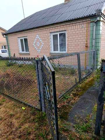 продам будинок в місті Рожище (центральна частина міста)