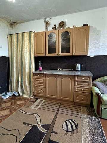 Продам 2 х-комнатную гостинку 34 м2 ул. Строительная, 29, метро Яр. Мудрого, Киевская