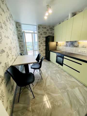 Миколи Гулака вул., 4