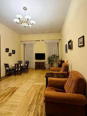 Оренда трикімнатної квартири в Центрі Вінниці. Соборна, Театральна. Театр Садовського. Трц Скай парк. 17ліцей Водонапірна вежа Міська рада Макдональдс