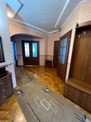 Квартира двокімнатна біля Варш ринку