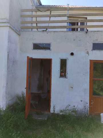 Продається садиба з землею і ставком