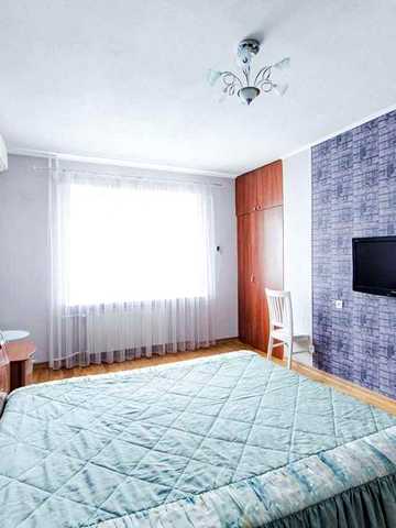 БЕЗ КОМІСІЇ. Продаж 2-кімн. Лазаревського, 9 (Мініна). Цегляний будинок з підземним паркінгом. Метро Чернігівська і Дарниця