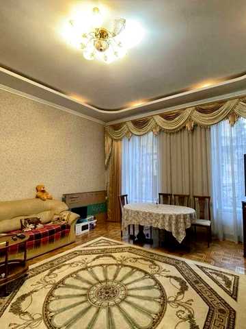 Продаж 2-кімнатної квартири в австрійському будинку • парк Франка