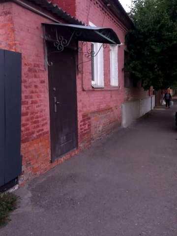 Квартира в центрi з гаражом та погрiбом