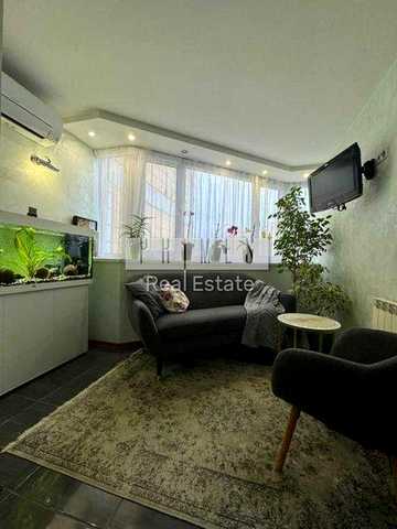 Продаж 3-кімнатної квартири з видом на Кадетський гай - вул. Пулюя, 2, Солом'янський район