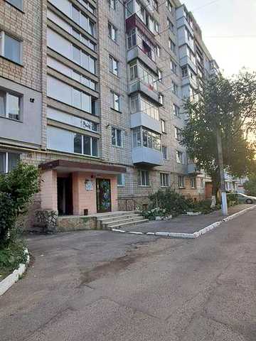 Продам 1 кімнатну квартиру в житловому стані на Ближньому замості