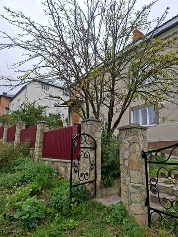 Продам будинок в місті Бережани  203кв м