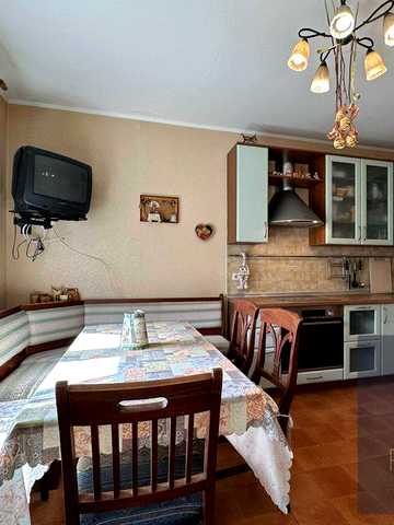 Урлівська, 9. Чудова квартира 41 м², 9 пов., держ.програми, є паркомісце. Без комісії