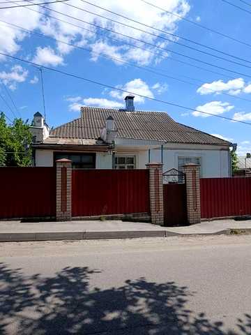 м. Тульчин Продається просторий 4-кімнатний будинок з ділянкою біля школи!