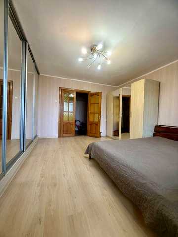 4-кімнатна квартира 79,4 м² з ремонтом, центр Вишневого