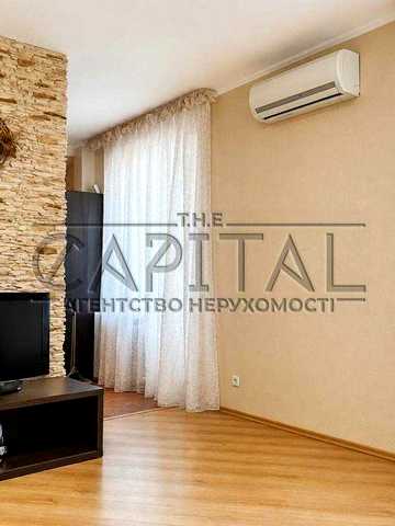 Продаж трикімнатної квартири 101 м2 у Солом'янскьому районі