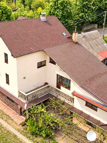 Будинок у Карпатах, Будинок із сауною в Рахові — 350 м², 8 кімнат, 8 соток