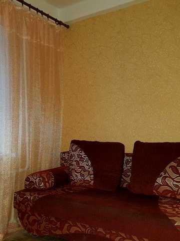 Вул.  Богатирська 10. До ст.  "Героїв Дніпра" пішки 10 хвилин (900 метрів), до ст.м.  "Мінська" 15 хвилин пішки (1,2 км).