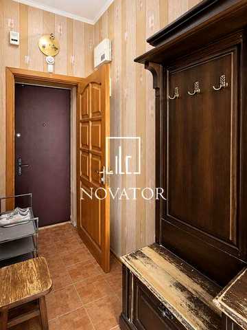 Продам 2-Кімнатну квартиру з доглянутим ремонтом,Київ,10хв до м.Берестейська,централізоване опалення,поруч парк Нивки,в будинку є Укриття, Без Комісії
