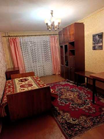 Продається 2-х кімнатна квартира в м Прилуки, центр.