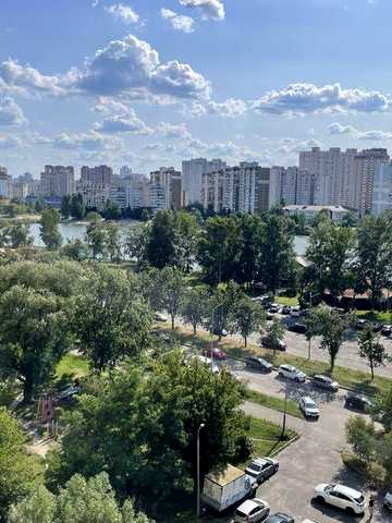 Продаж 2-кімнатної квартири з видом на озеро