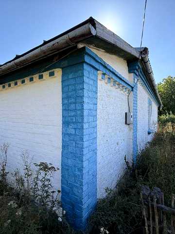 продається житловий будинок та земельна ділянка