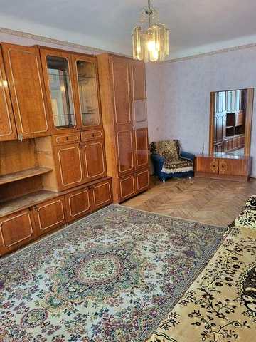 Продаж 1 кімнатної квартири в районі Відродження.