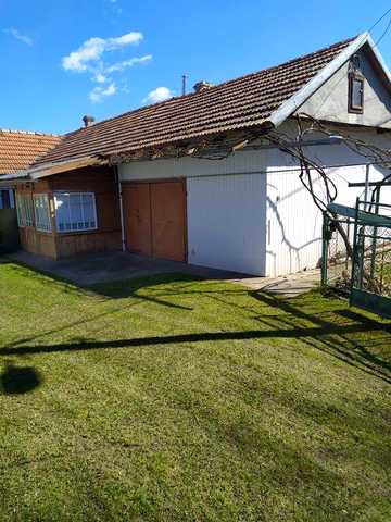 Продаж , обмін.Пів-особняк .