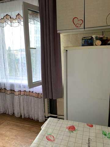 Продам - кім квартиру на Новомиколаївці