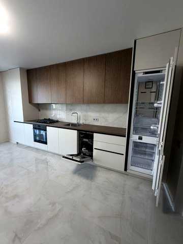 Оренда квартири , окремо спальня +кухня студія 45м2.  500$