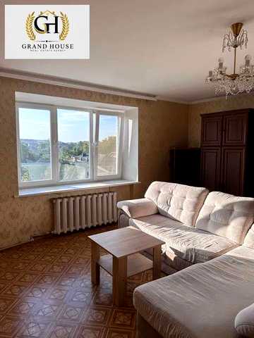Продам елітну чотирикімнатну квартиру в центрі міста - 125 м².